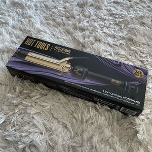 Hot Tools professional artist preferred 1 1/4” curling iron/wand